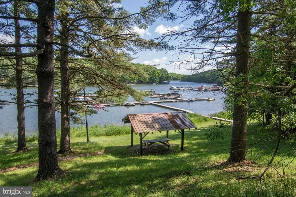 Photo of 527 DEER RUN LANE
