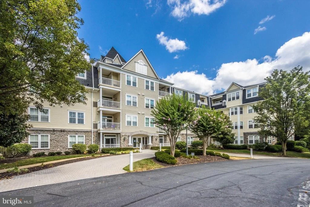 Photo of Unit 415 at 2500 WATERSIDE DRIVE