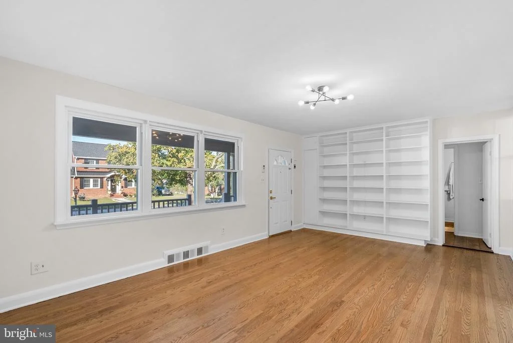 Photo of 531 FOREST VIEW ROAD