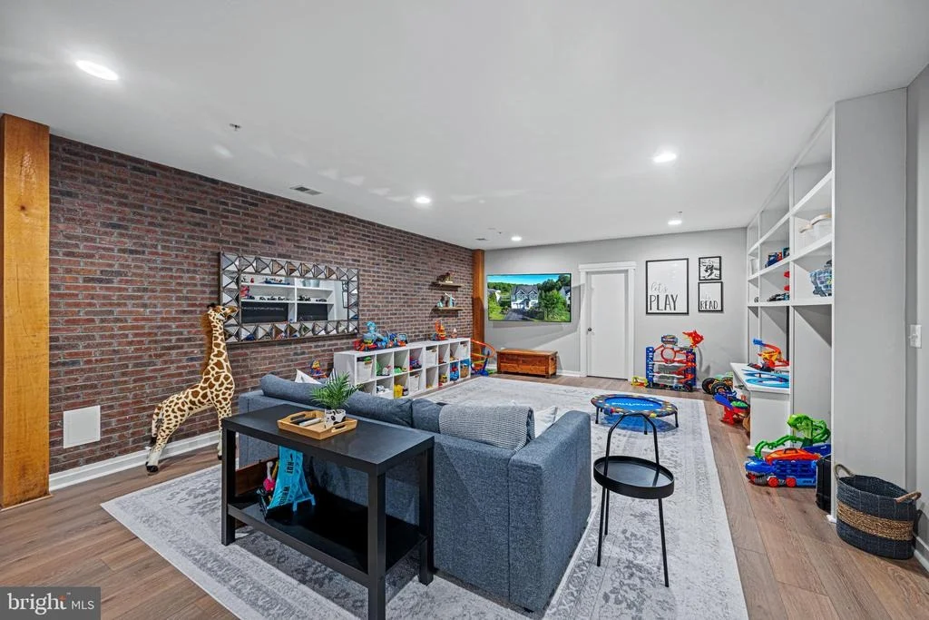 Photo of 2419 MACALLISTER LANE