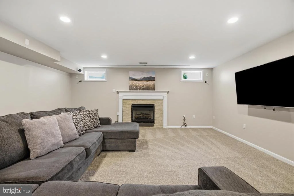 Photo of 2416 VALLEY BROOK LANE