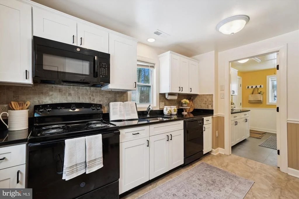 Photo of 6411 DAVIS ROAD
