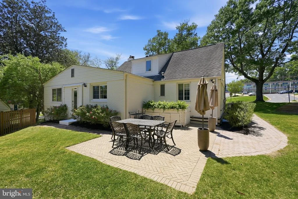 Photo of 6207 ADELAIDE DRIVE