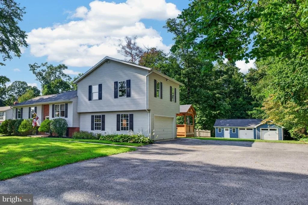 Photo of 4294 WOLF HILL DRIVE