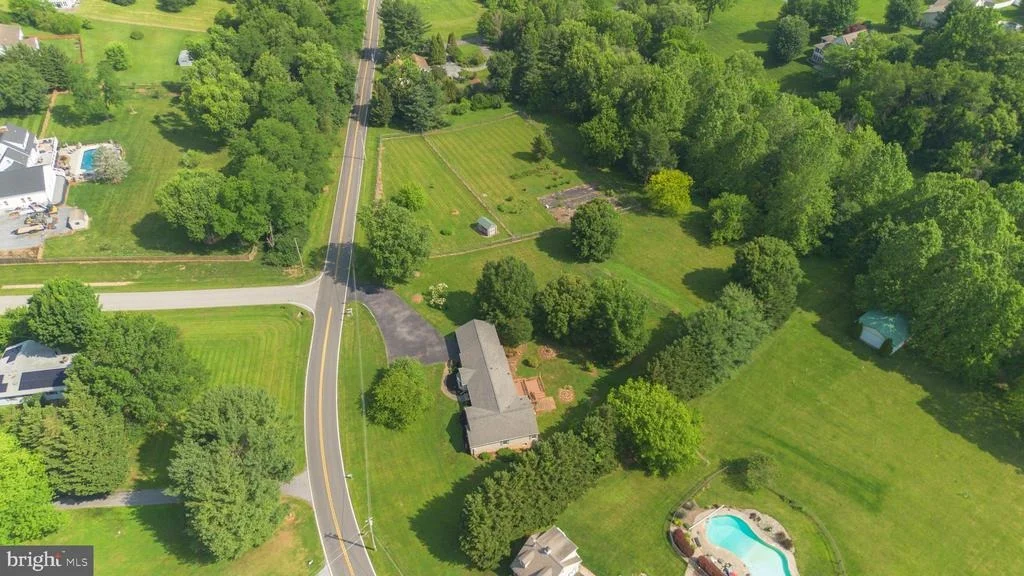 Photo of 8613 HOLLOW ROAD