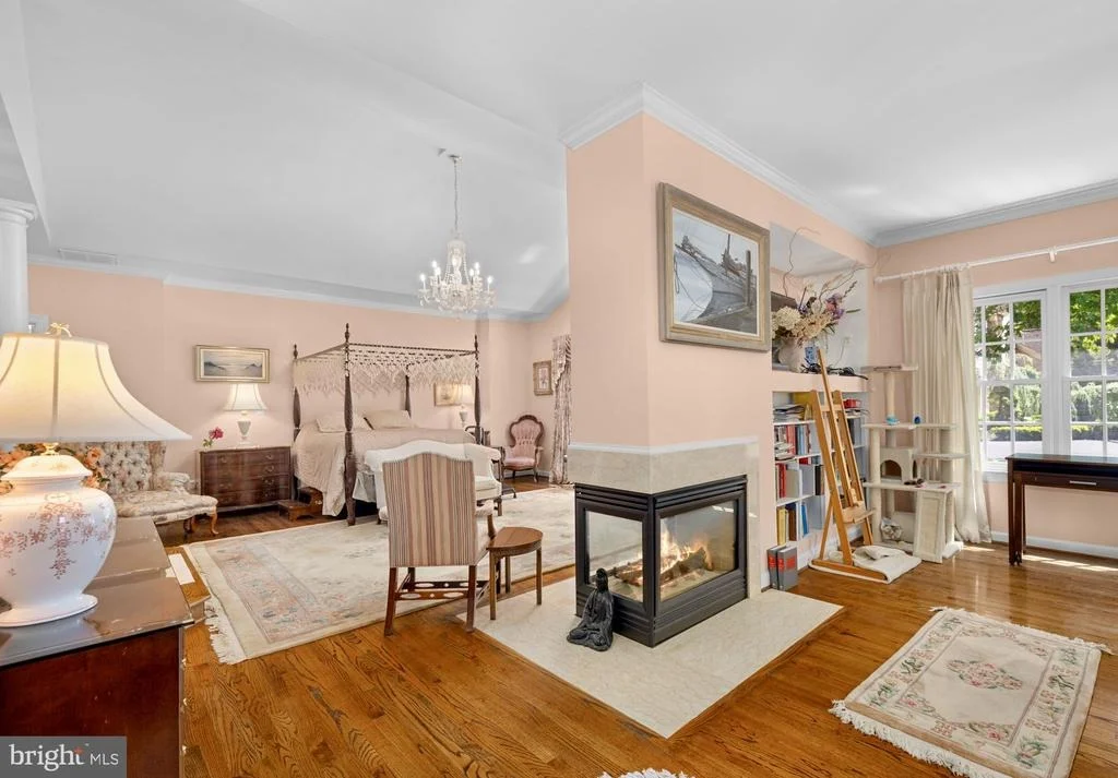 Photo of 897 CHINQUAPIN ROAD