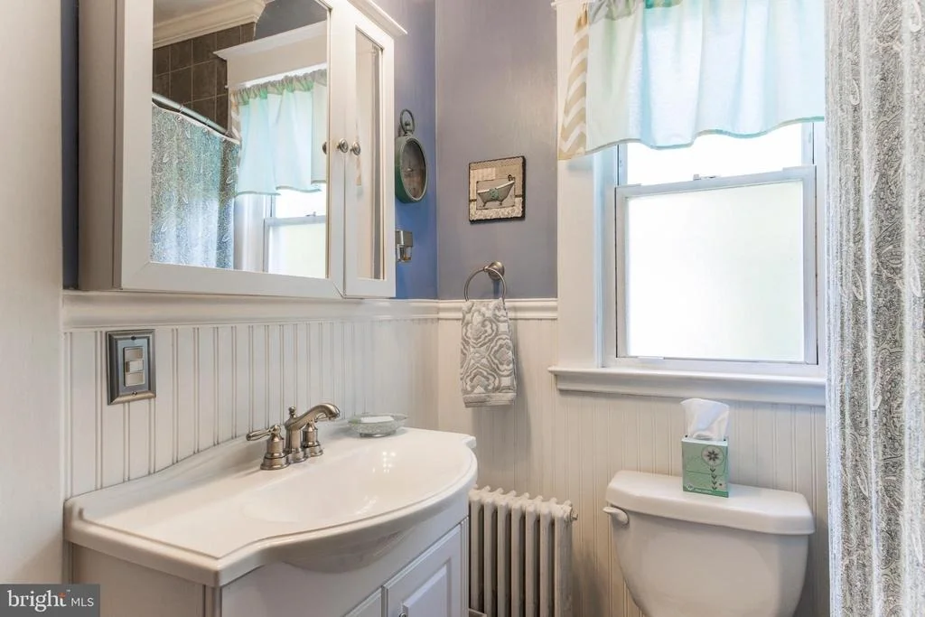 Photo of 618 ALDERSHOT ROAD