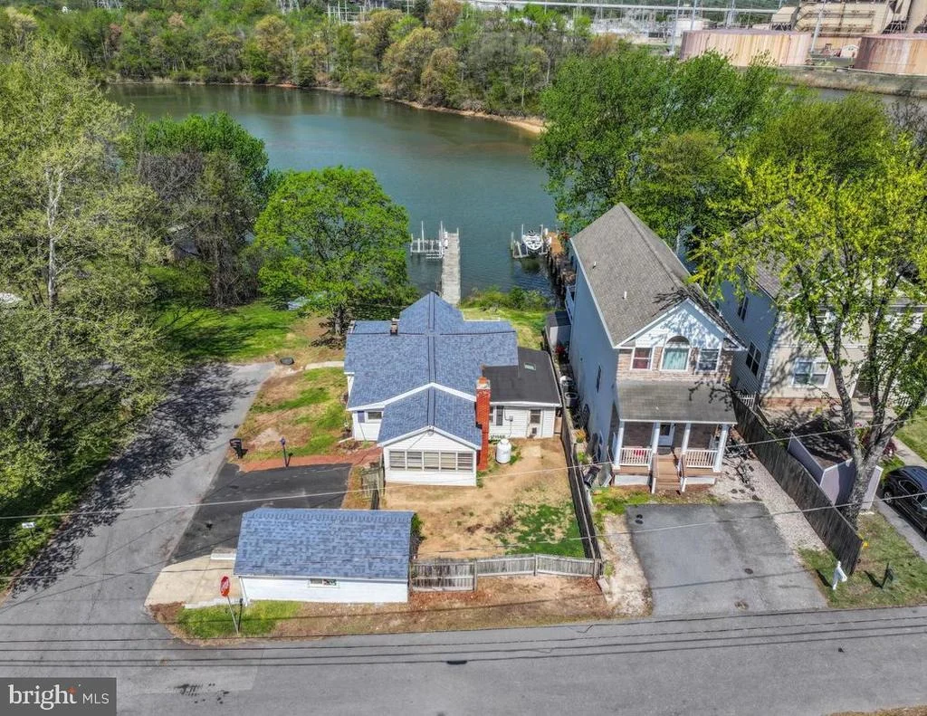 Photo of 7801 WATERVIEW