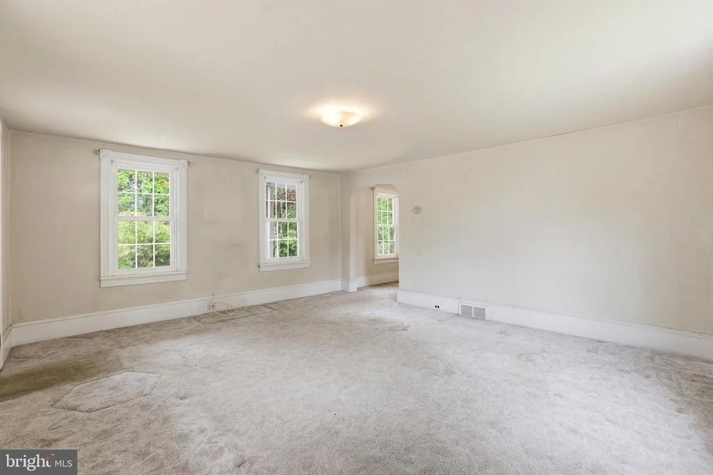Photo of 523 HAY ROAD