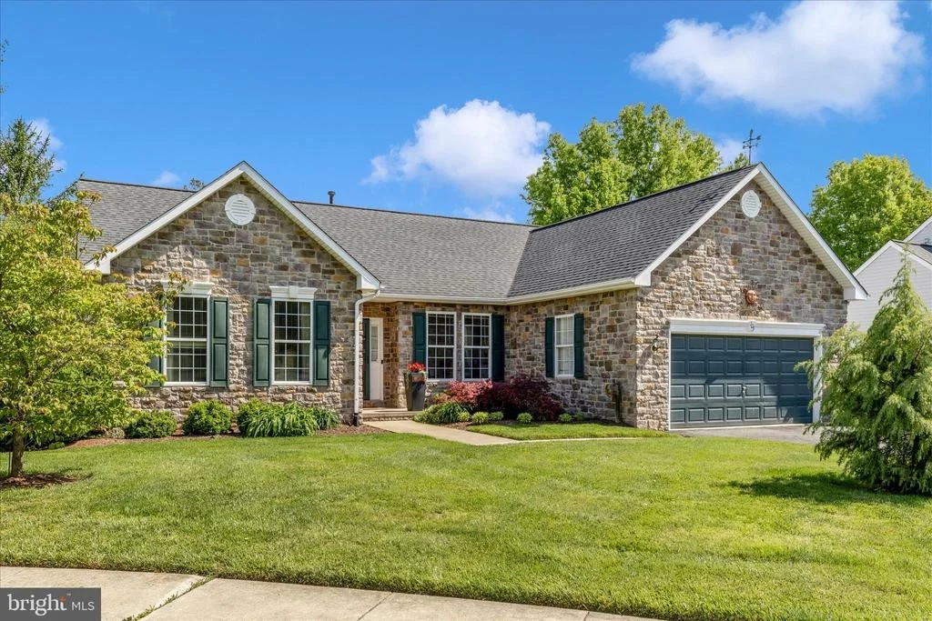 Photo of 105 CROSSING POINTE COURT