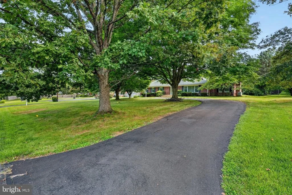 Photo of 805 ORCHARD WAY