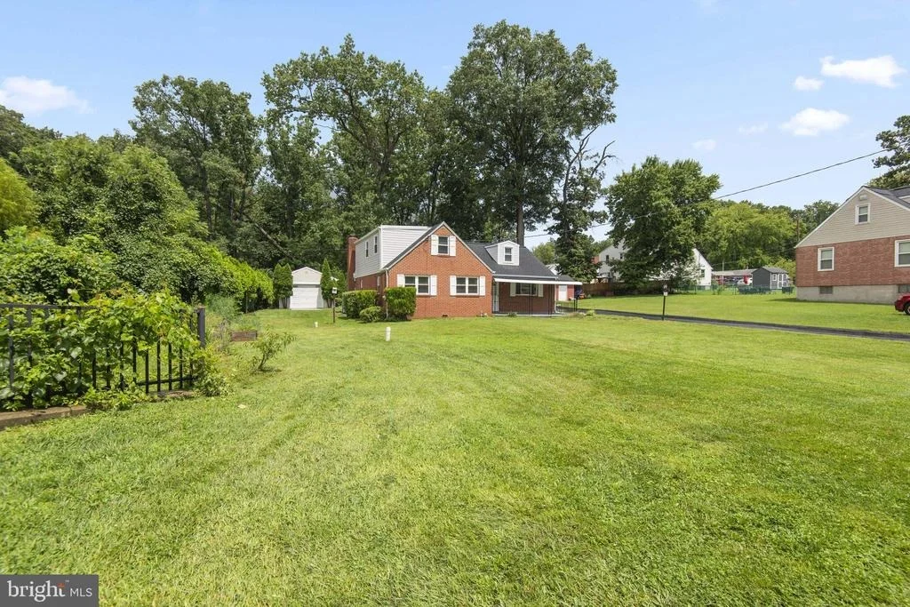 Photo of 1404 SPRING AVENUE