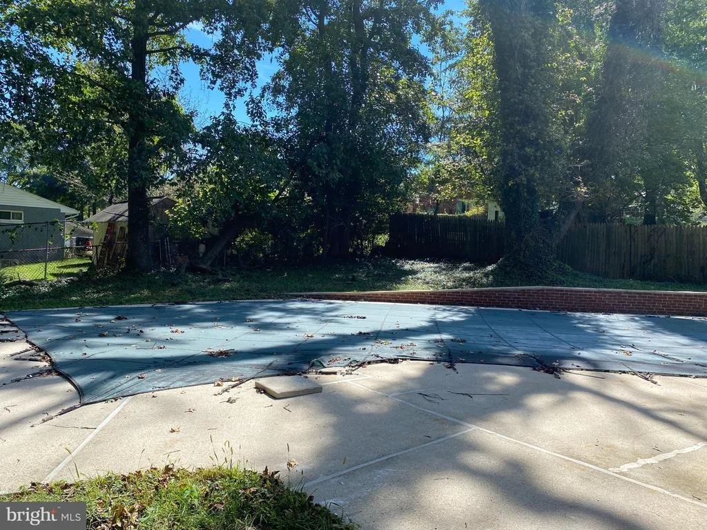 Photo of 6002 MIDDLETON LANE