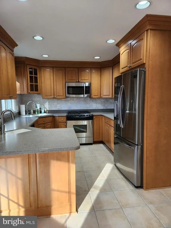 Photo of 8230 RIVERSIDE ROAD