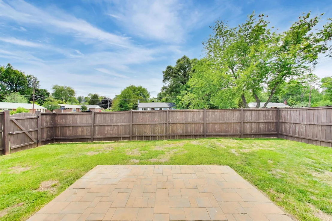 Photo of 5816 AMELIA STREET