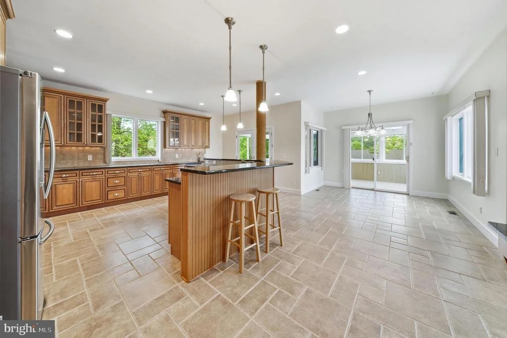 Photo of 160 CLIFFVIEW DRIVE