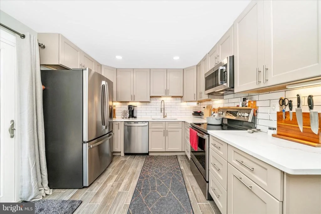 Photo of 5696 PEBBLE DRIVE