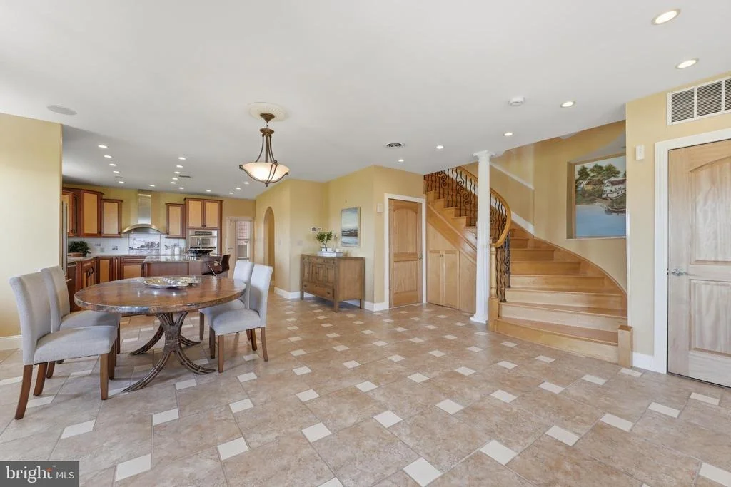 Photo of 2292 LAKE DRIVE