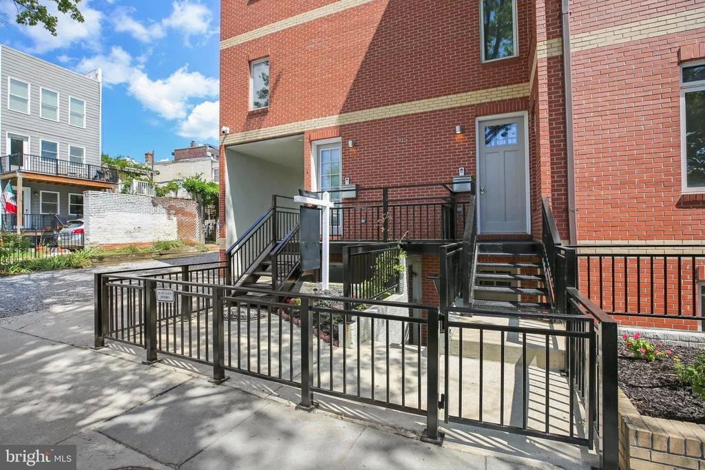 Photo of 915 3RD STREET NE