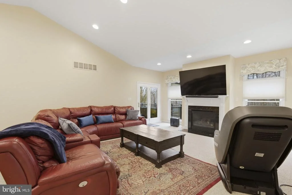Photo of 922 SIDEHILL DRIVE