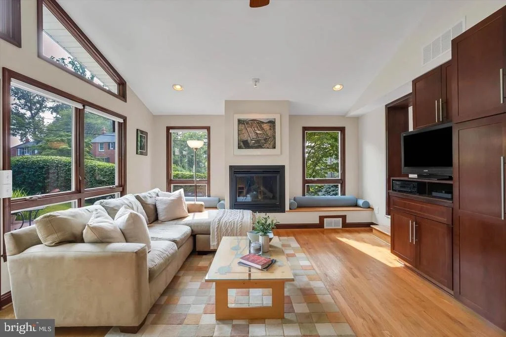 Photo of 1004 DENNIS AVENUE