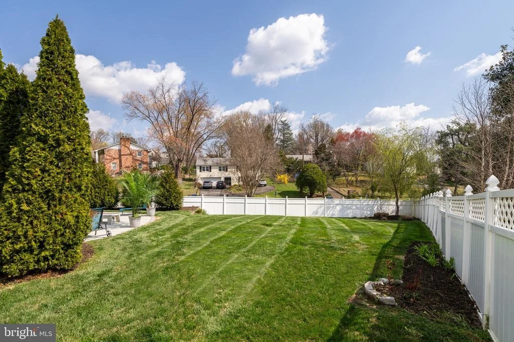 Photo of 6202 NETHERCOMBE COURT