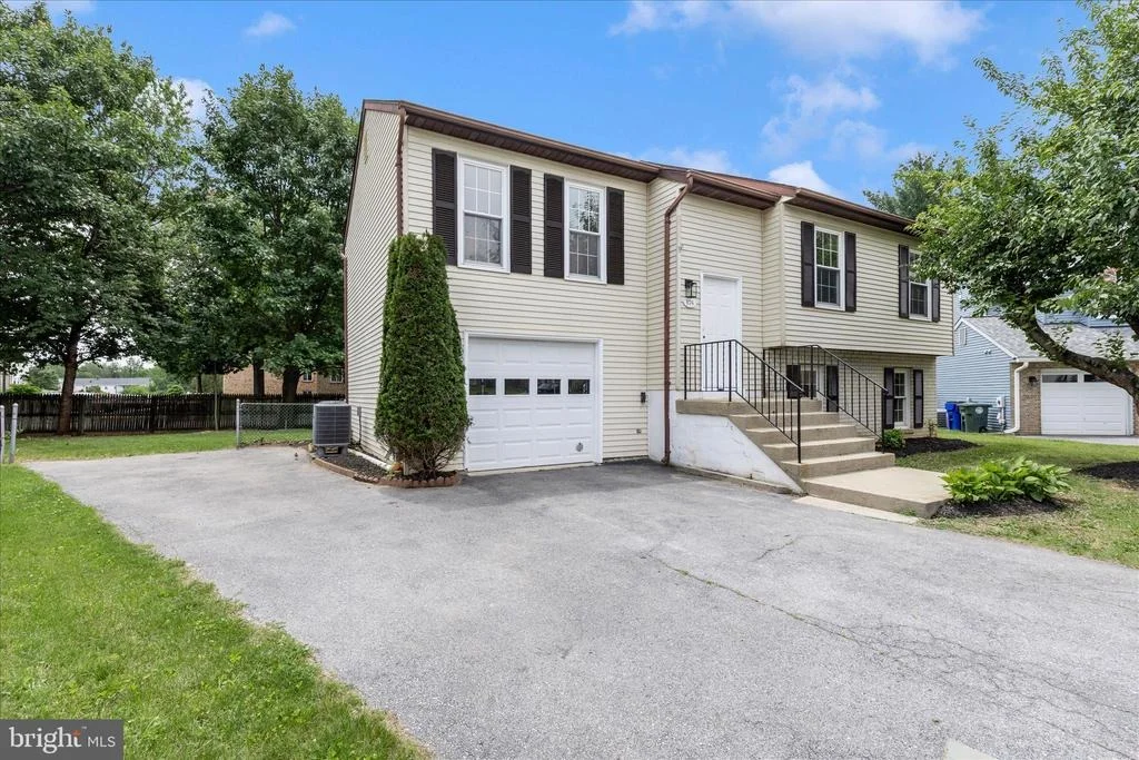 Photo of 176 STONEYBROOK COURT