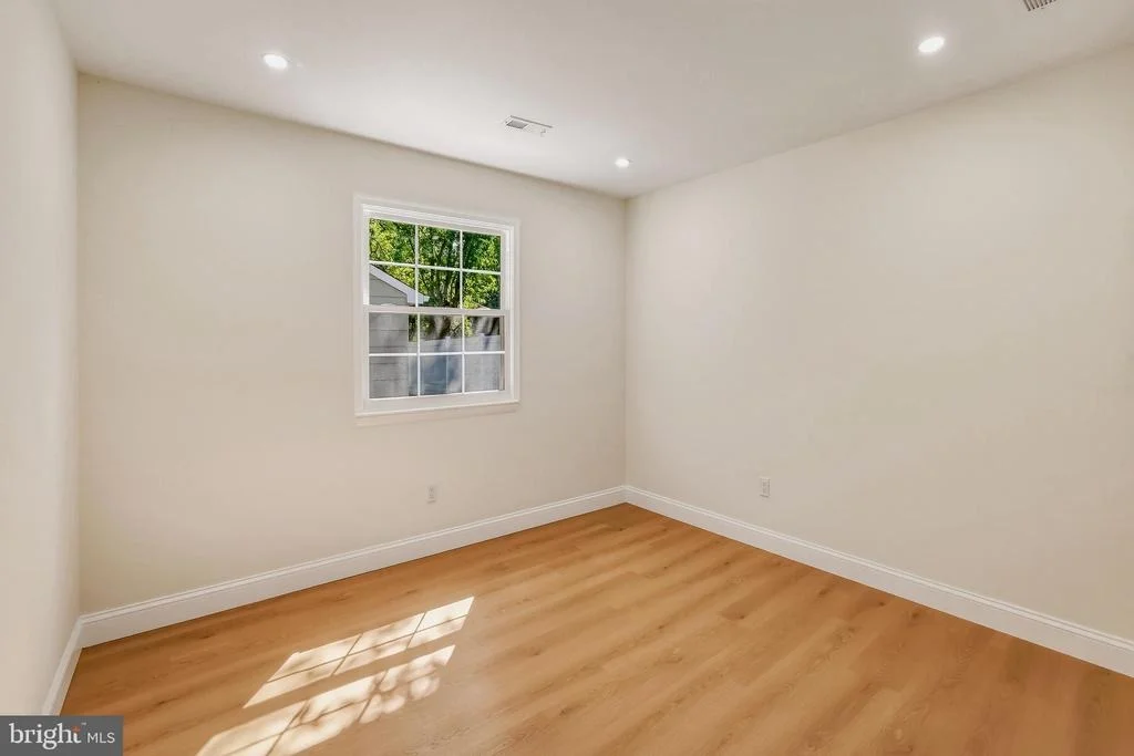 Photo of 114 S RIVER DRIVE