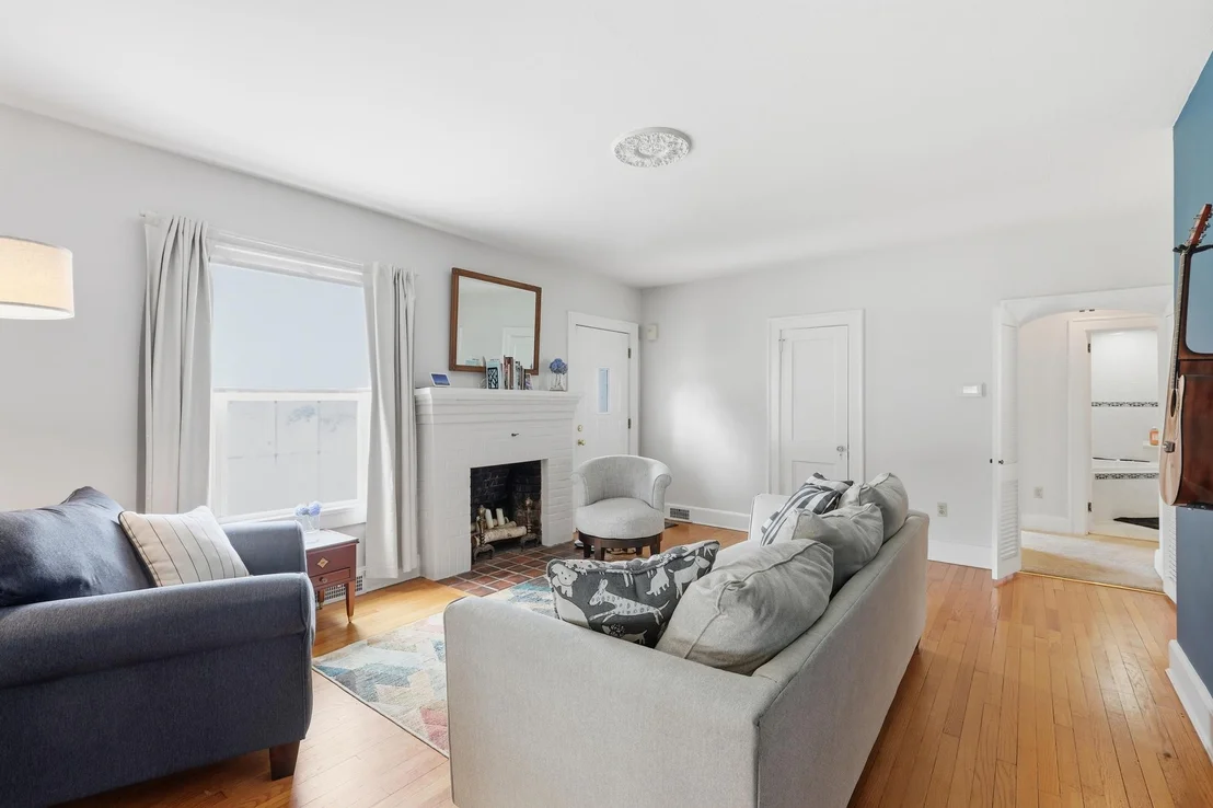 Photo of 727 N GOVERNORS AVENUE