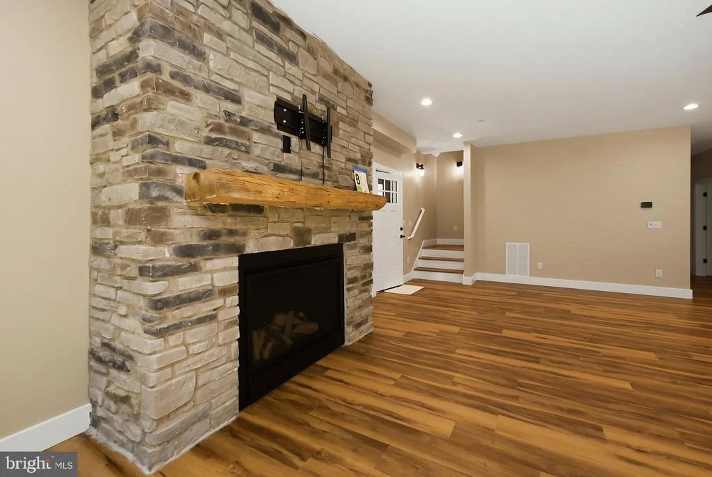 Photo of 15 BYRAN DR