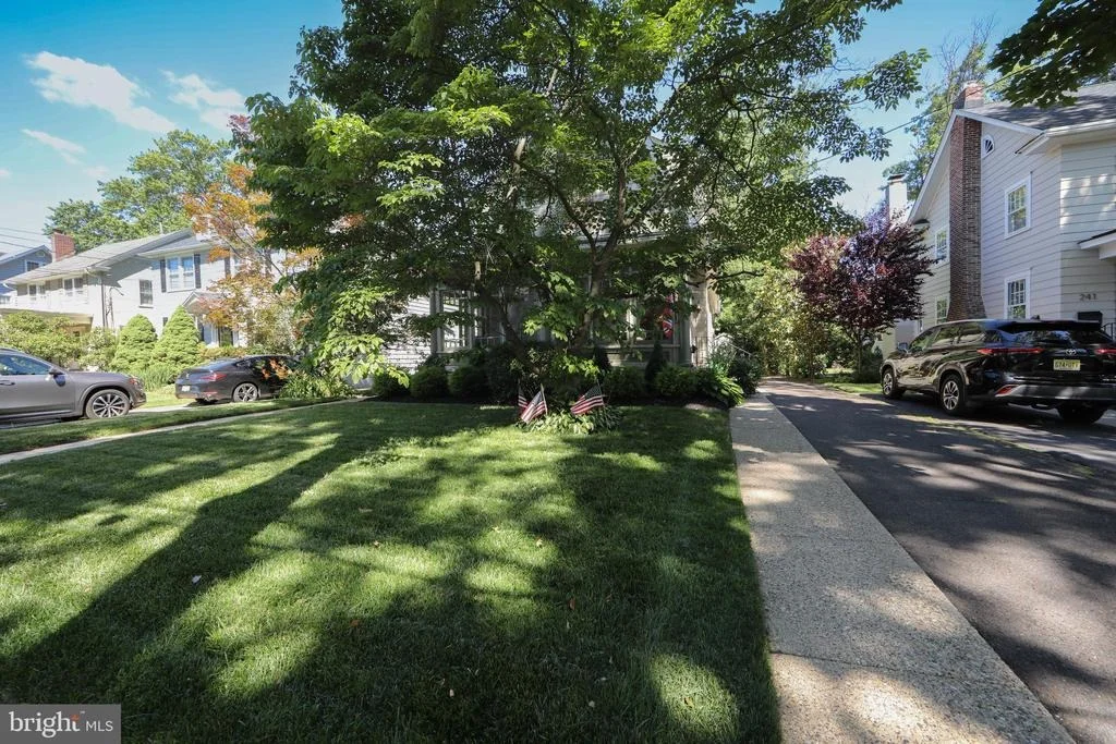 Photo of 237 RHOADS AVENUE