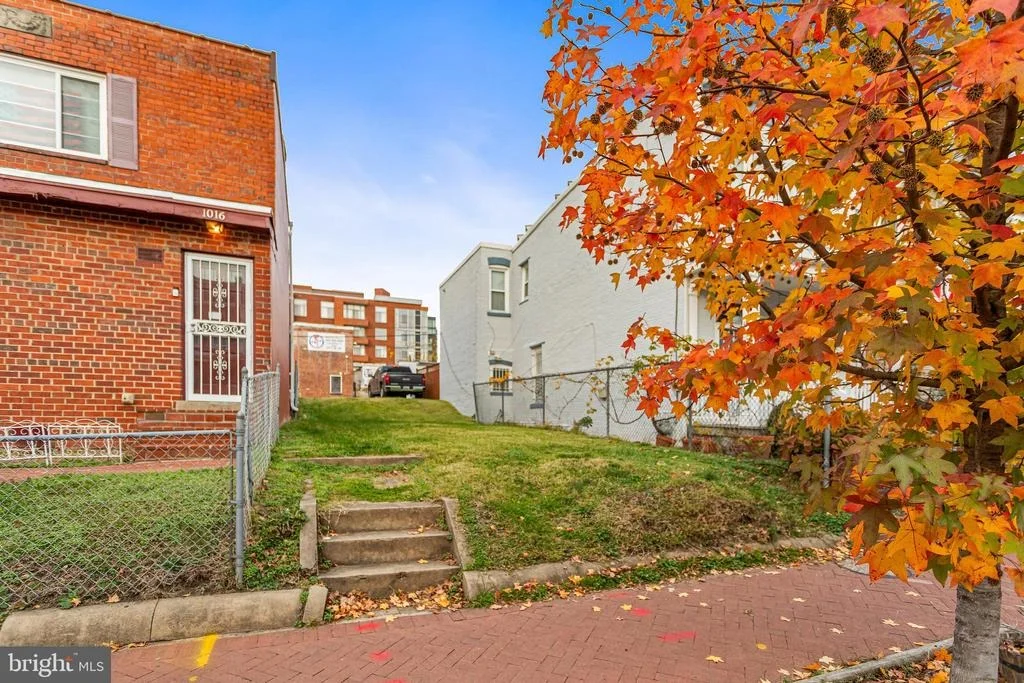 Photo of 1018 4TH STREET NE