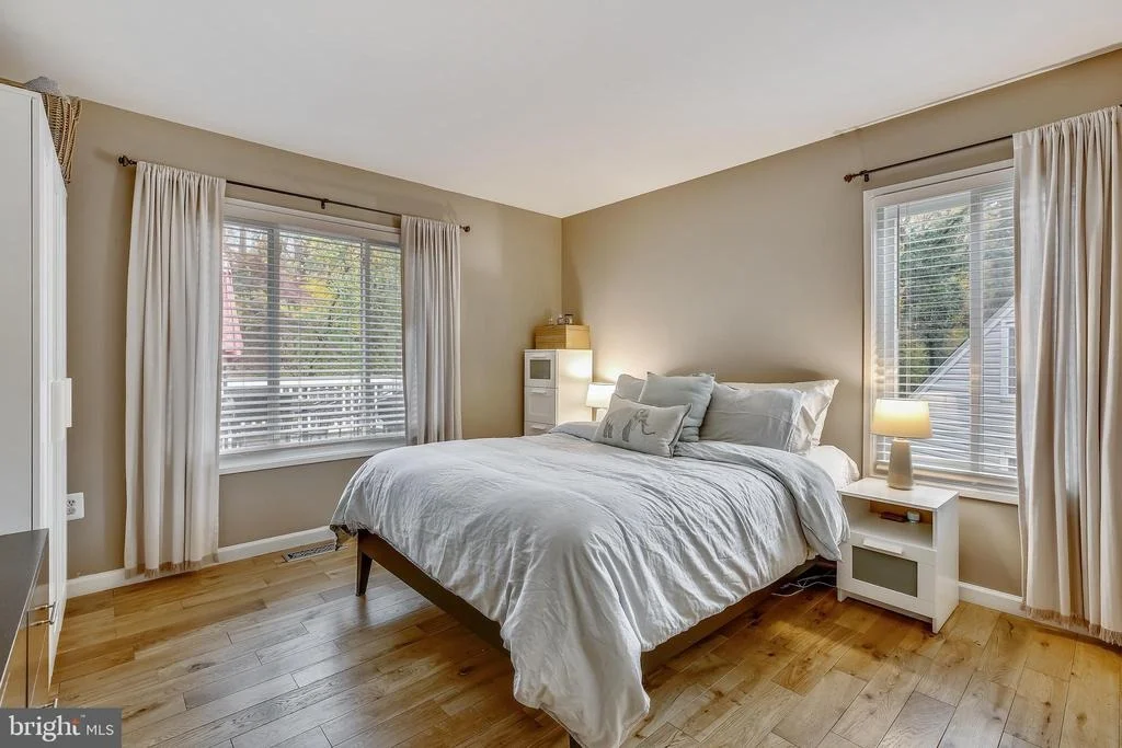 Photo of 10105 MEREDITH AVENUE
