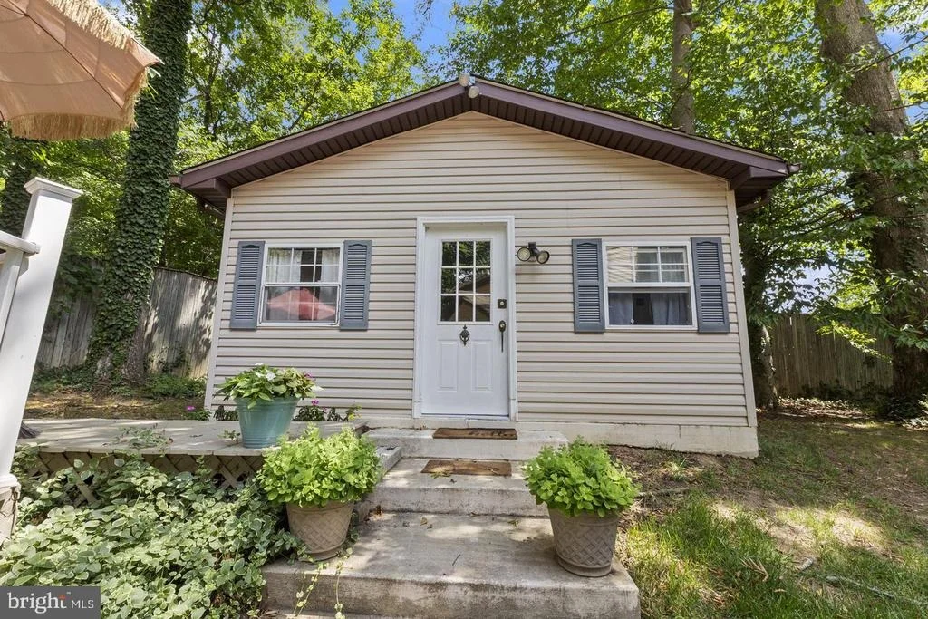 Photo of 100 ORIOLE LANE