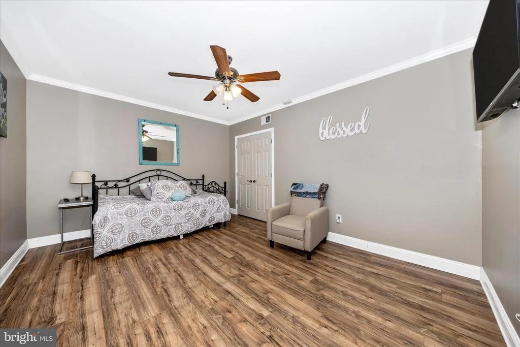 Photo of 6641 JEFFERSON BLVD