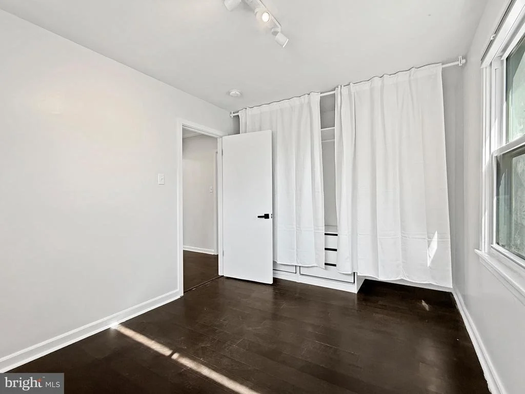 Photo of 1204 PARRISH DRIVE