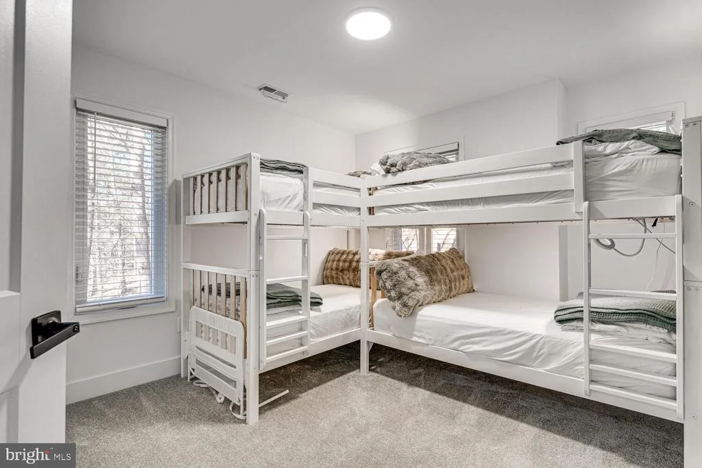 Photo of 1355 GREENVIEW DRIVE