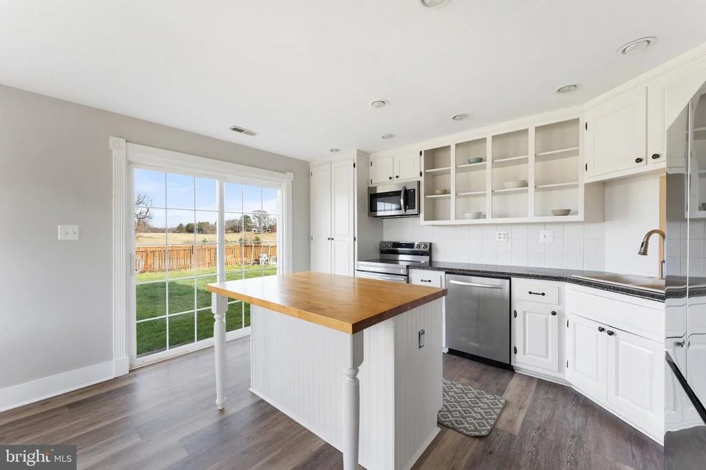 Photo of 18499 AUBURN ROAD