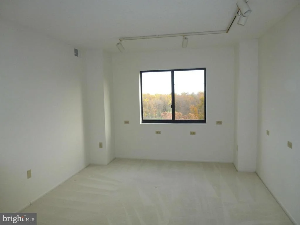 Photo of Unit 3923 at 15115 INTERLACHEN DRIVE