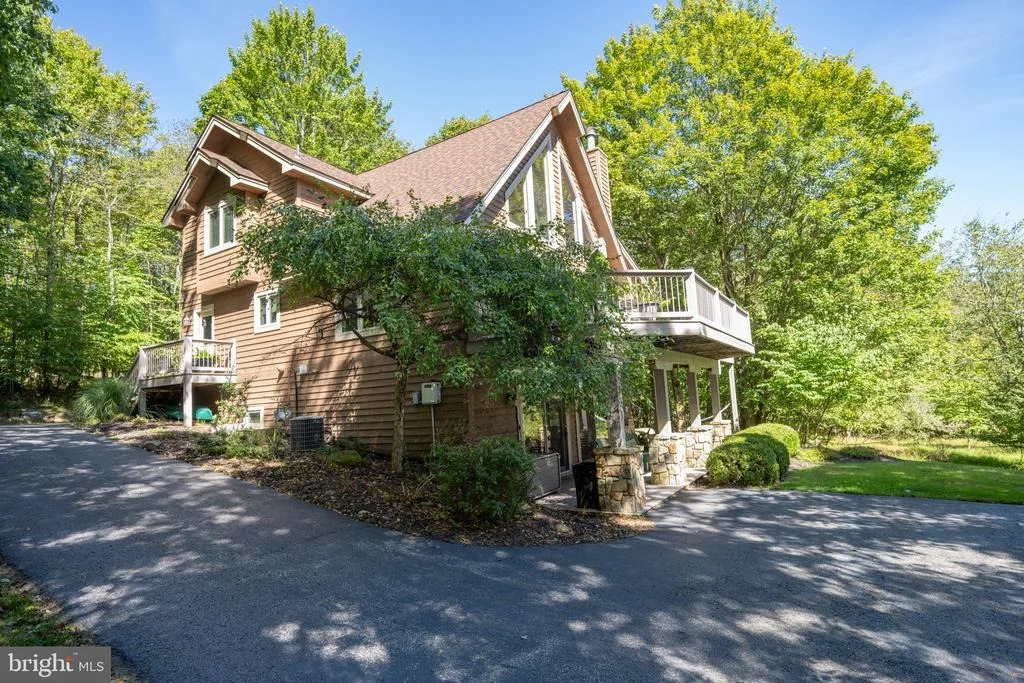 Photo of 431 MOUNTAINTOP ROAD