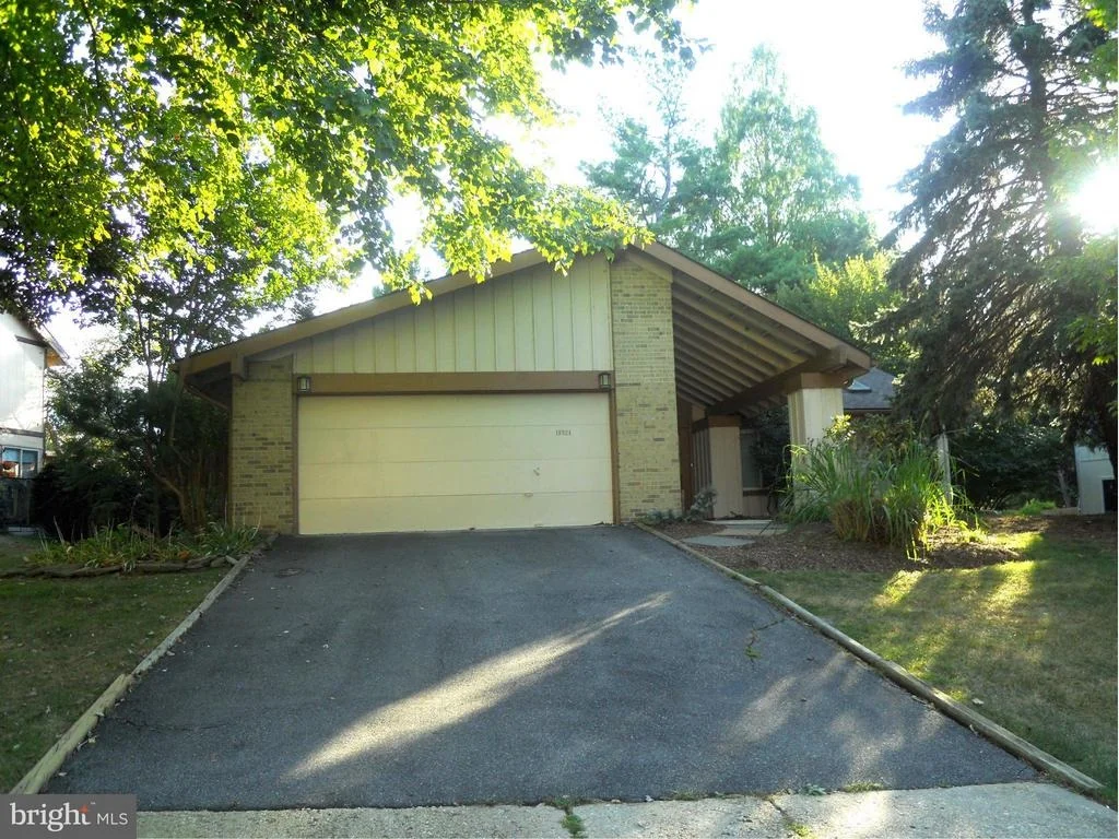 Photo of 18924 LINDENHOUSE ROAD