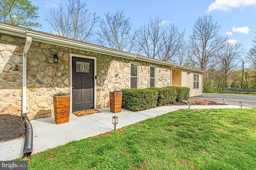 Photo of 2816 BALLENGER CREEK PIKE