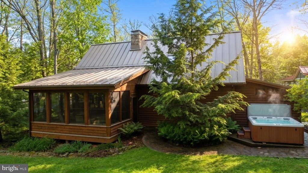 Photo of 674 HAZELHURST ROAD