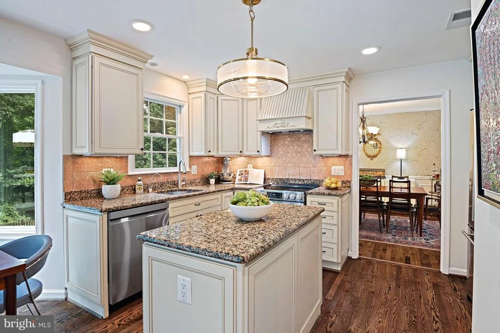 Photo of 7712 LEAR ROAD