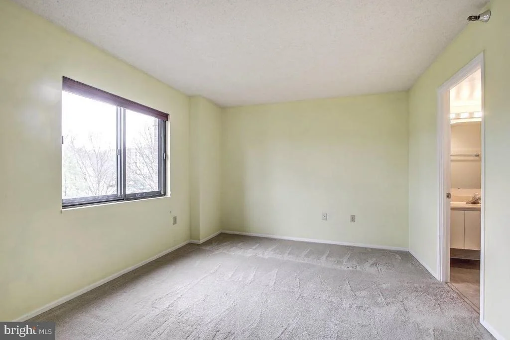 Photo of Unit 1422 at 15101 INTERLACHEN DRIVE