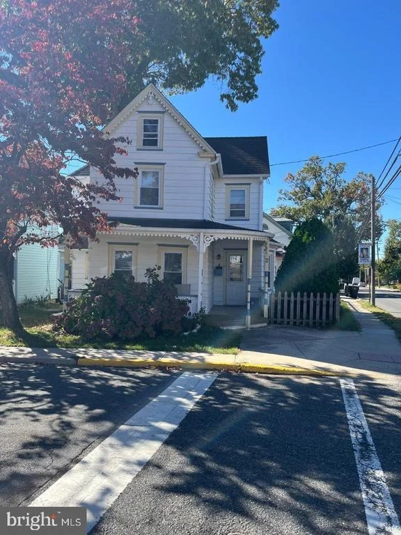 Photo of 2 EAST AVENUE