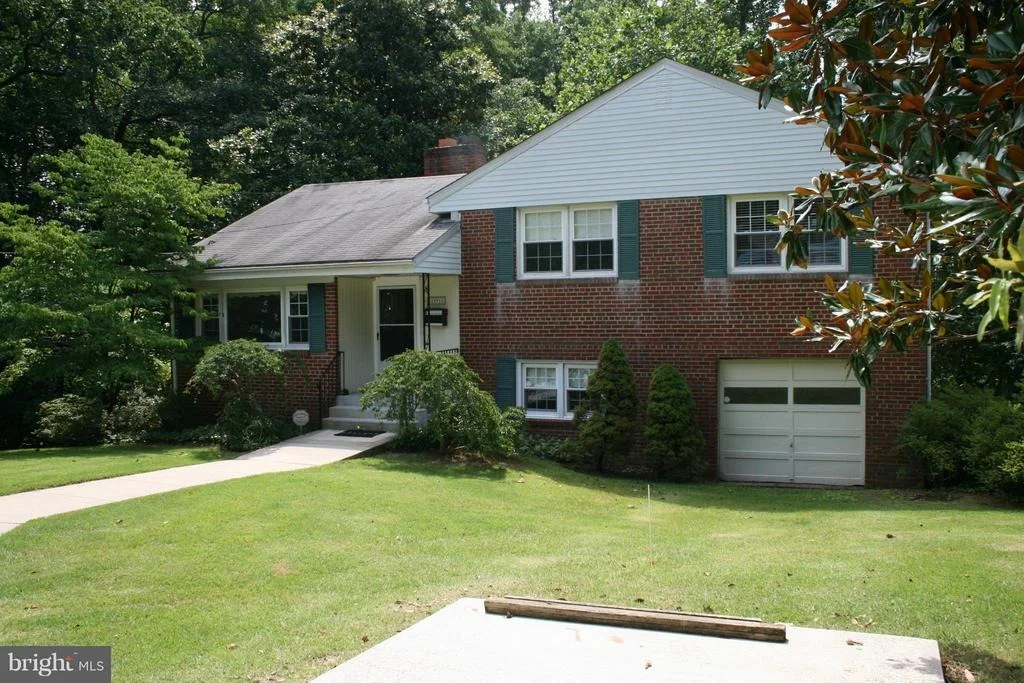 Photo of 10911 BORNEDALE DRIVE