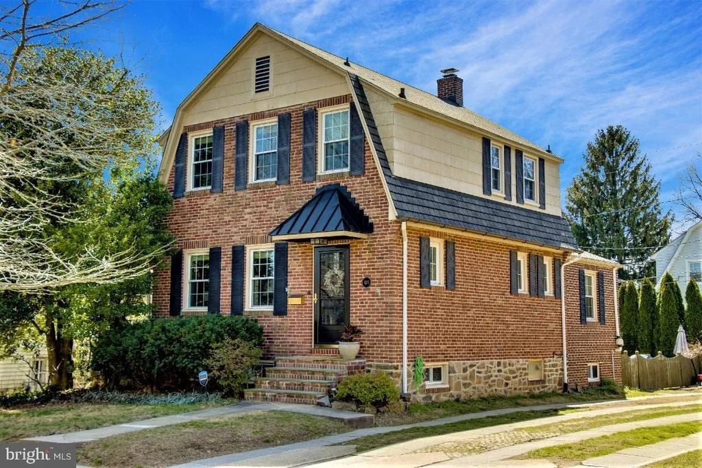 Photo of 620 ALDERSHOT ROAD