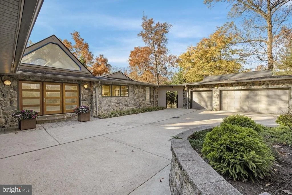 Photo of 15130 SPRINGFIELD ROAD