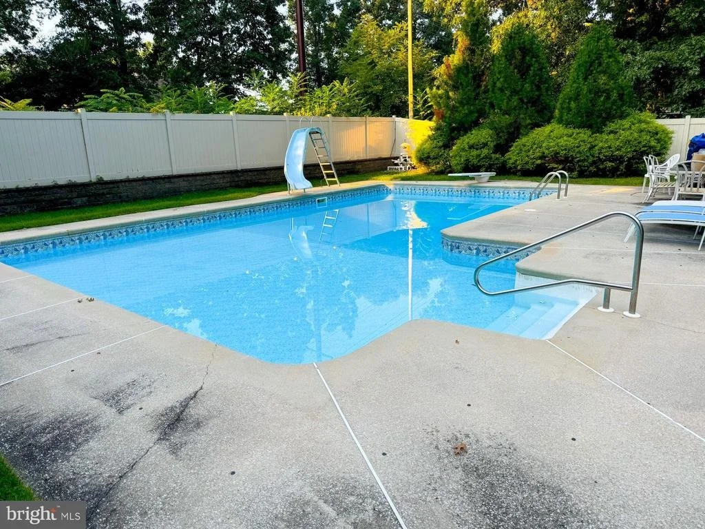 Photo of 73 COLONIAL TERR